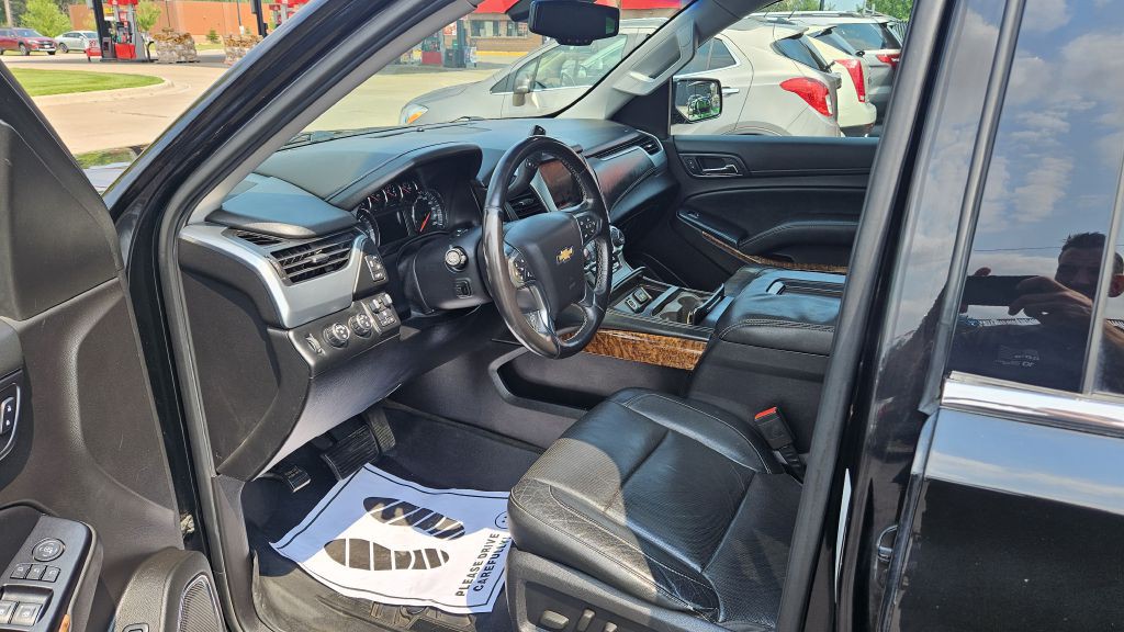 2015 Chevrolet Suburban Image 4