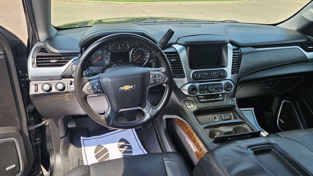 2015 Chevrolet Suburban Image 6