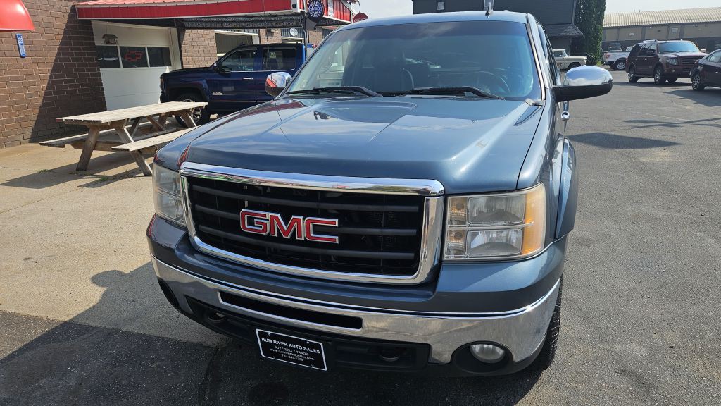 2011 GMC Sierra Image 2