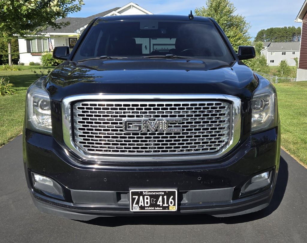 2017 GMC Yukon Image 2