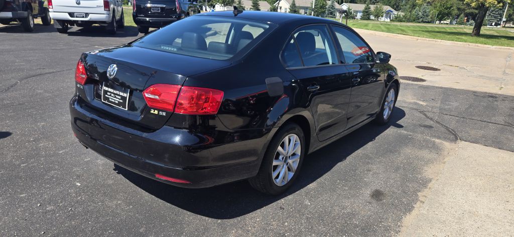 2011 Volkswagen Jetta Image 2