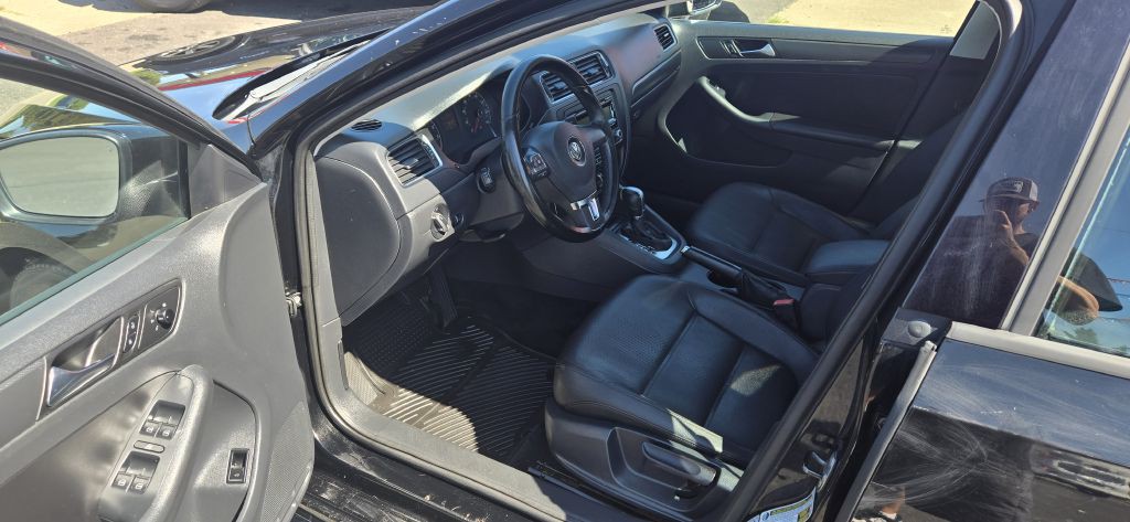 2011 Volkswagen Jetta Image 4