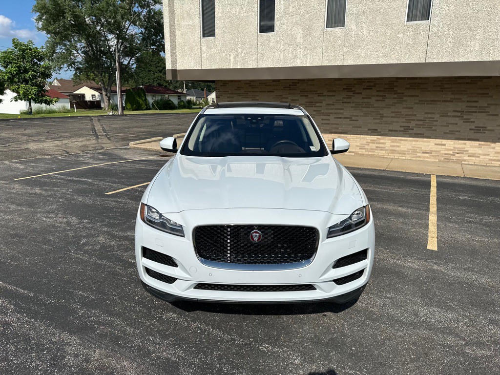 2019 Jaguar F-PACE Image 9