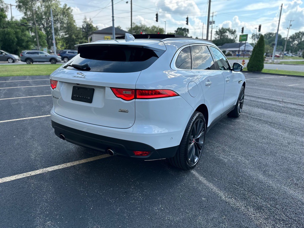 2019 Jaguar F-PACE Image 11