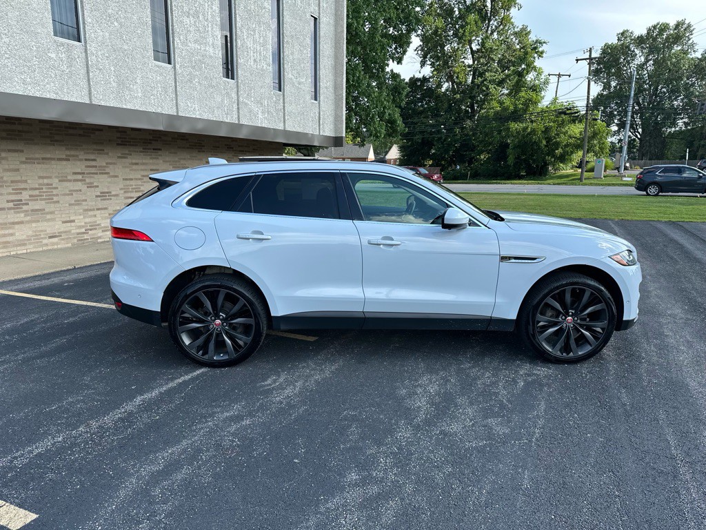 2019 Jaguar F-PACE Image 12
