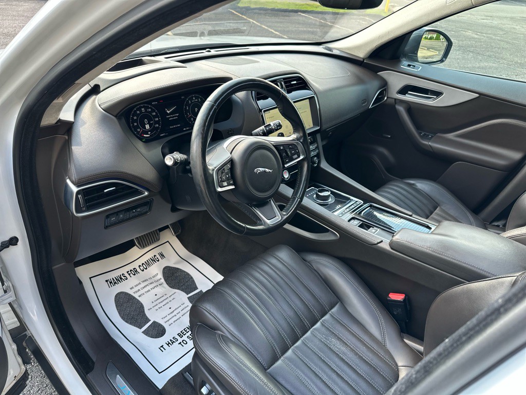 2019 Jaguar F-PACE Image 13