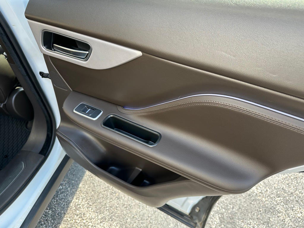 2019 Jaguar F-PACE Image 18
