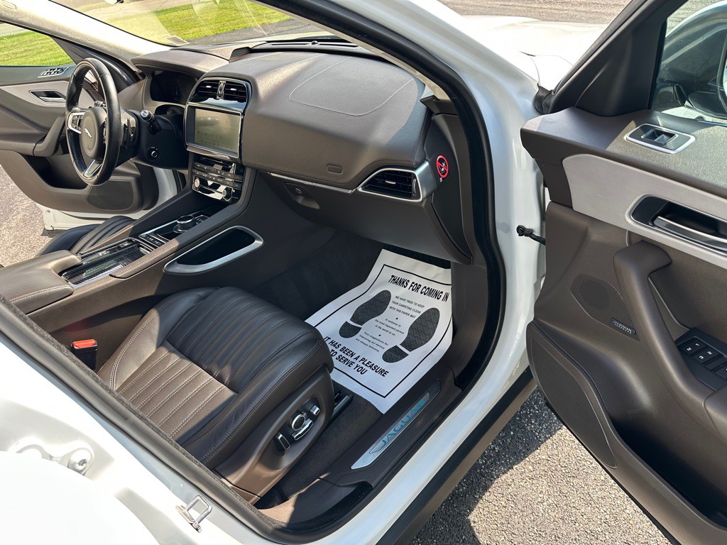 2019 Jaguar F-PACE Image 20