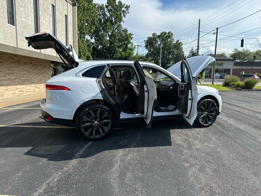 2019 Jaguar F-PACE Image 25