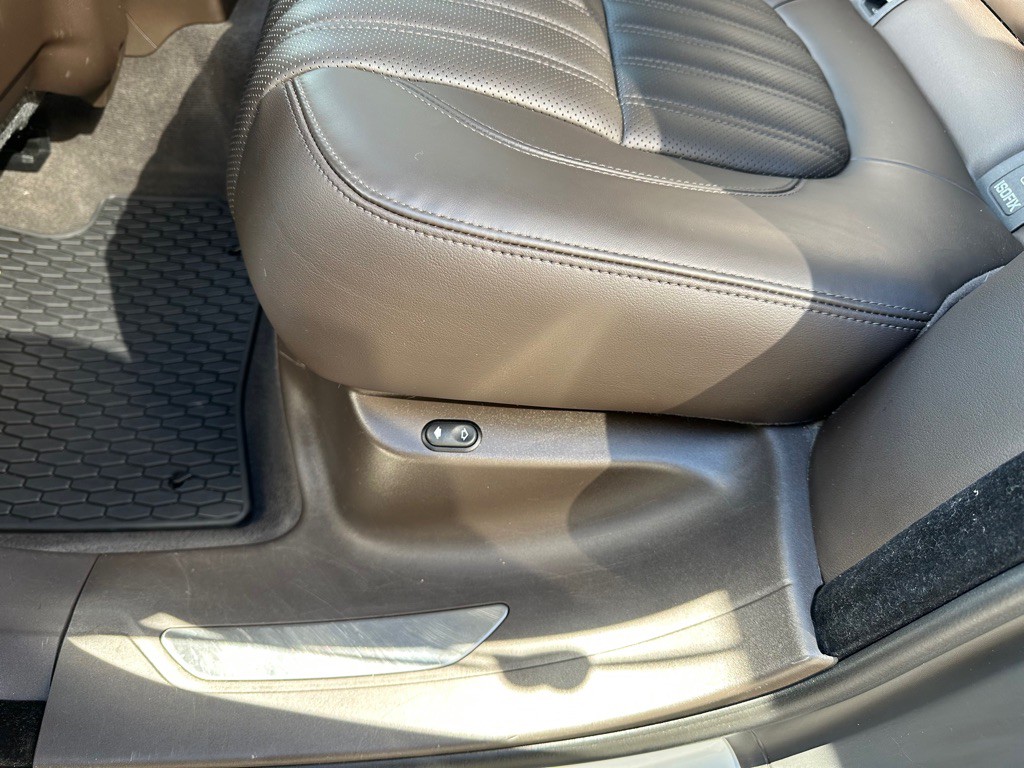 2019 Jaguar F-PACE Image 34