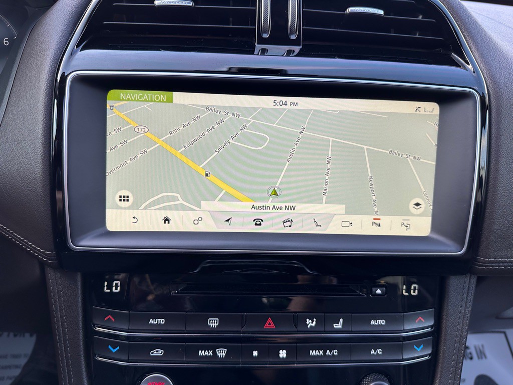 2019 Jaguar F-PACE Image 35