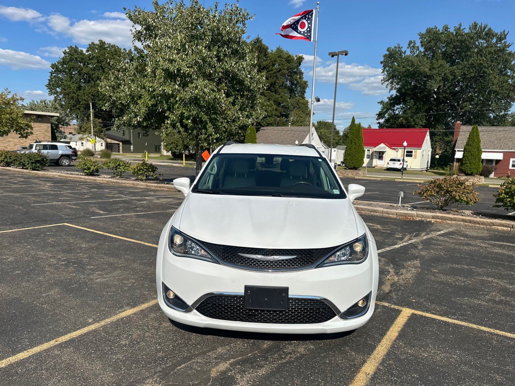 2017 Chrysler Pacifica Image 5