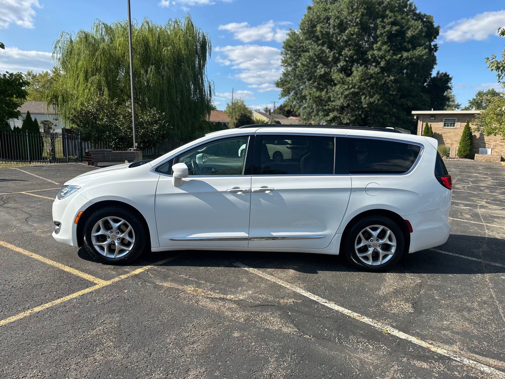 2017 Chrysler Pacifica Image 7