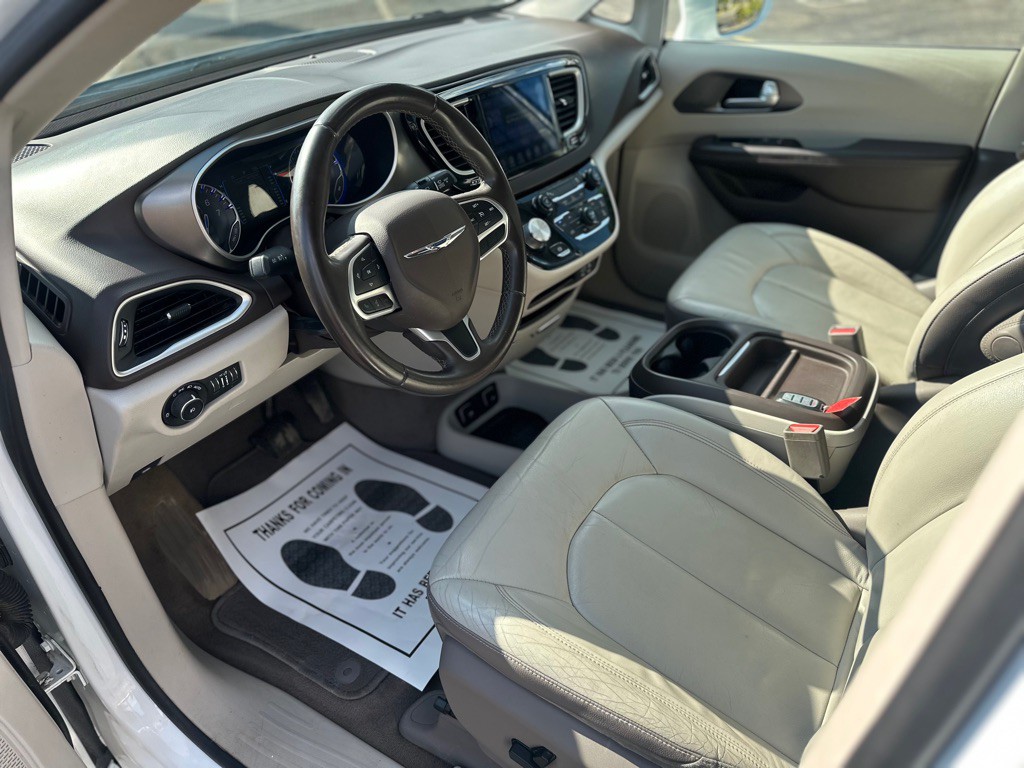 2017 Chrysler Pacifica Image 13