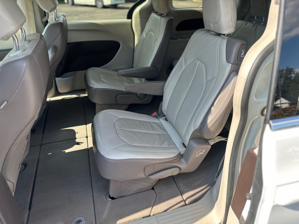 2017 Chrysler Pacifica Image 14