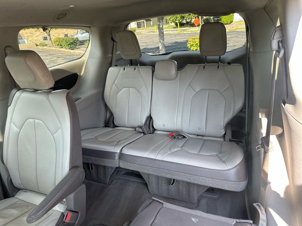 2017 Chrysler Pacifica Image 15