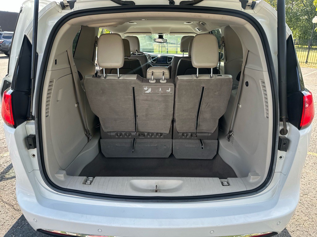 2017 Chrysler Pacifica Image 17