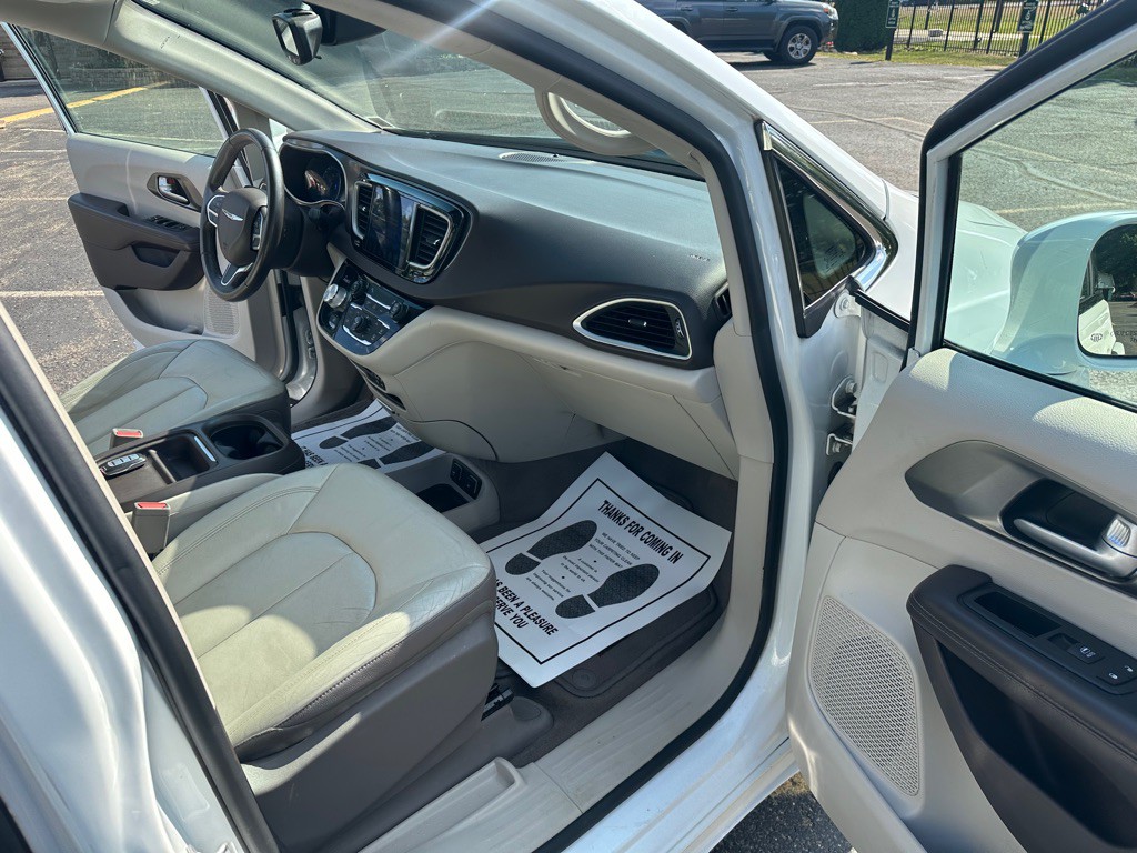 2017 Chrysler Pacifica Image 20