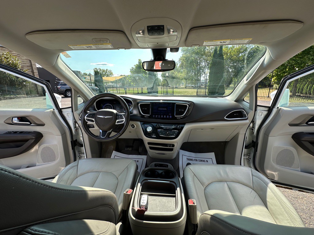 2017 Chrysler Pacifica Image 21
