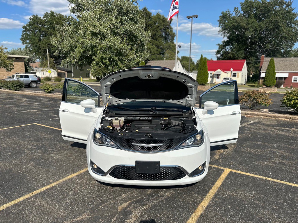 2017 Chrysler Pacifica Image 23