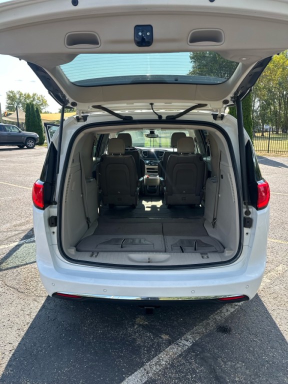 2017 Chrysler Pacifica Image 29