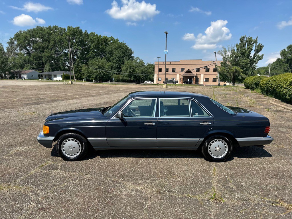 1988 Mercedes-Benz 420-Class Image 8