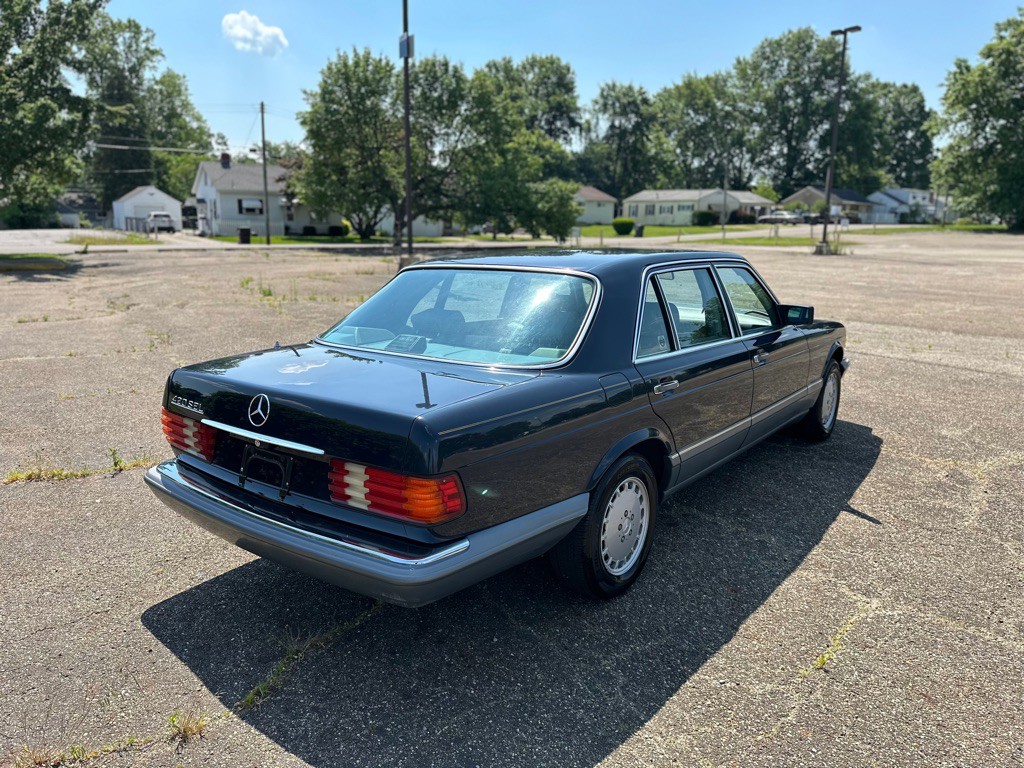 1988 Mercedes-Benz 420-Class Image 12