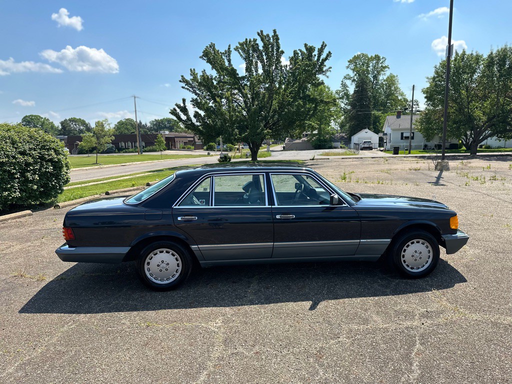 1988 Mercedes-Benz 420-Class Image 13