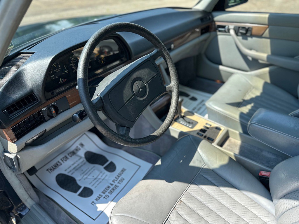 1988 Mercedes-Benz 420-Class Image 16