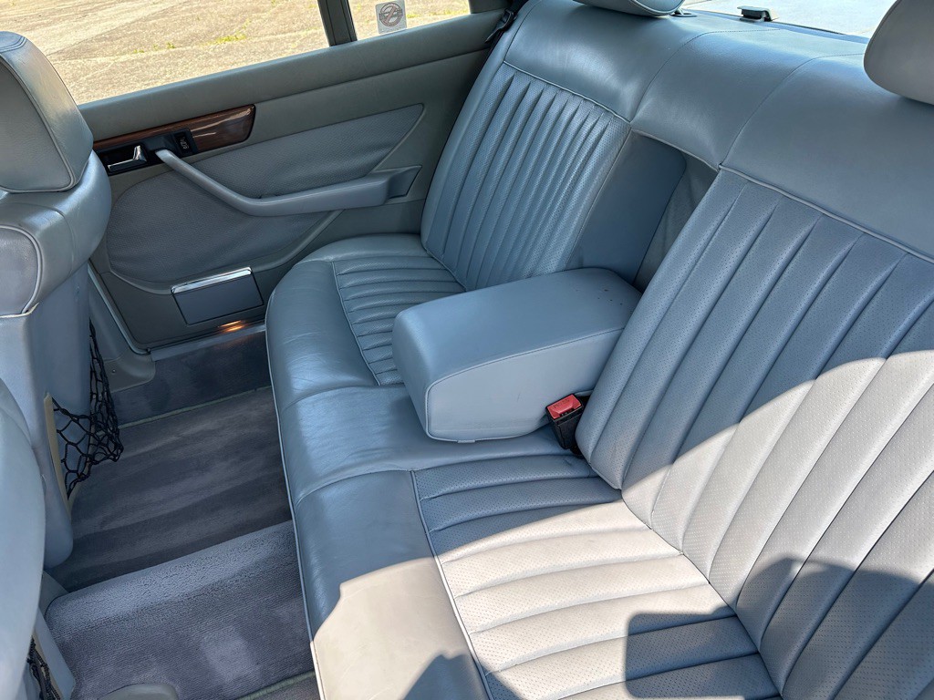 1988 Mercedes-Benz 420-Class Image 18