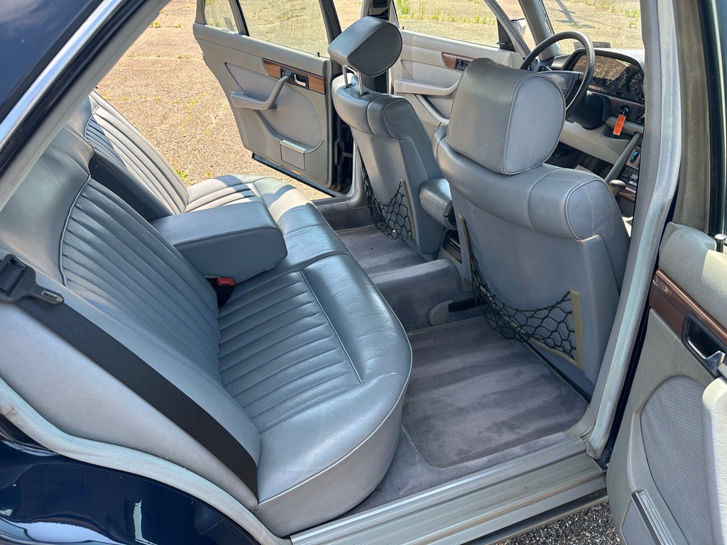 1988 Mercedes-Benz 420-Class Image 20
