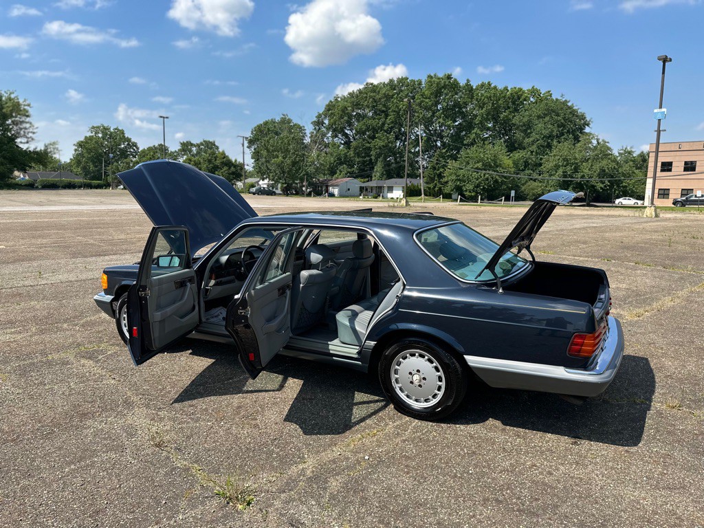 1988 Mercedes-Benz 420-Class Image 26