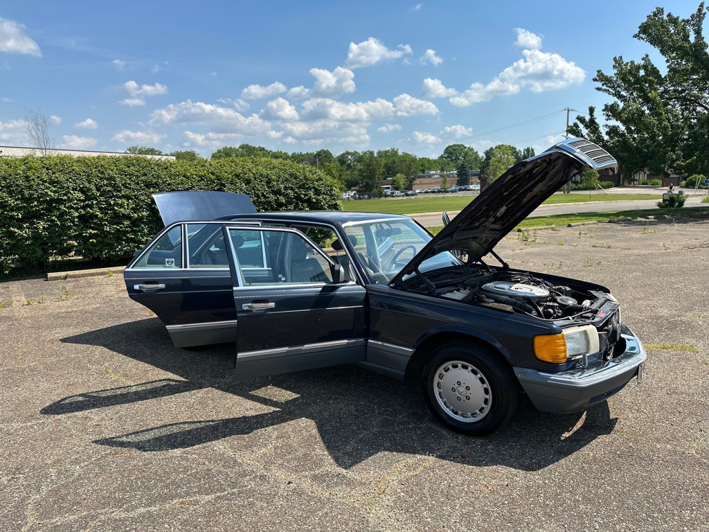 1988 Mercedes-Benz 420-Class Image 29