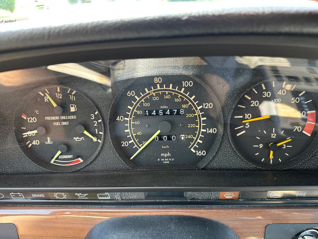 1988 Mercedes-Benz 420-Class Image 32