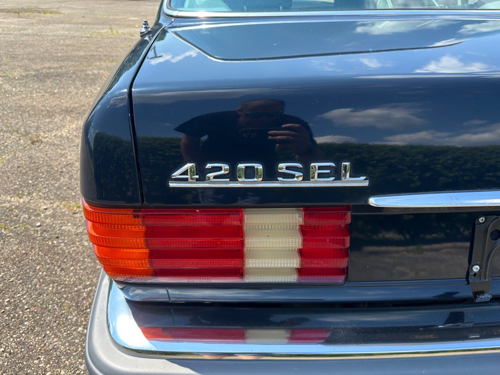 1988 Mercedes-Benz 420-Class Image 36