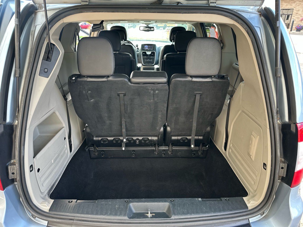 2013 Chrysler Town & Country Image 17