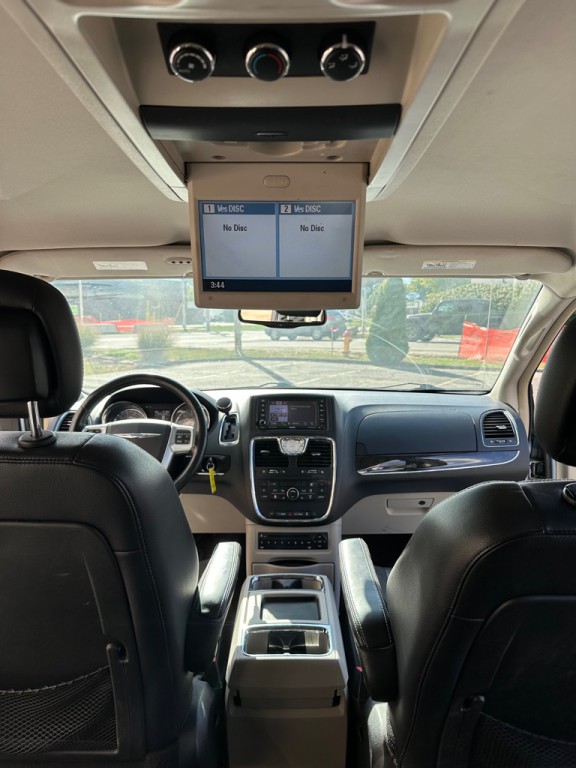 2013 Chrysler Town & Country Image 30