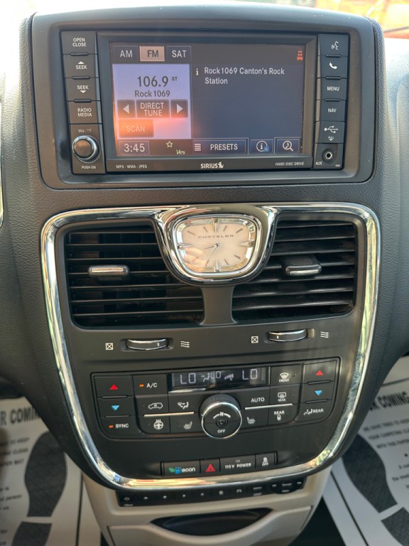 2013 Chrysler Town & Country Image 35