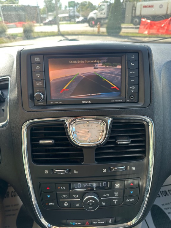 2013 Chrysler Town & Country Image 36