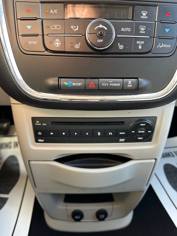 2013 Chrysler Town & Country Image 37