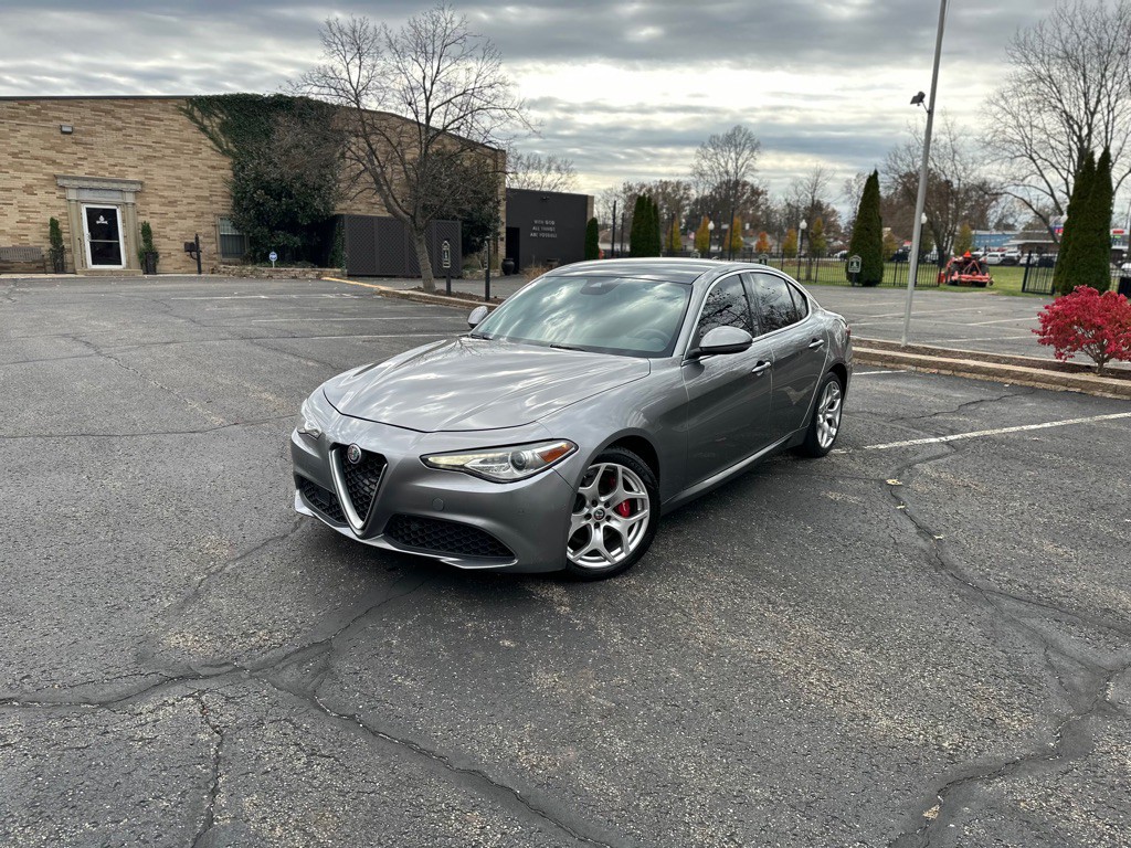 2018 Alfa Romeo Giulia Image 1