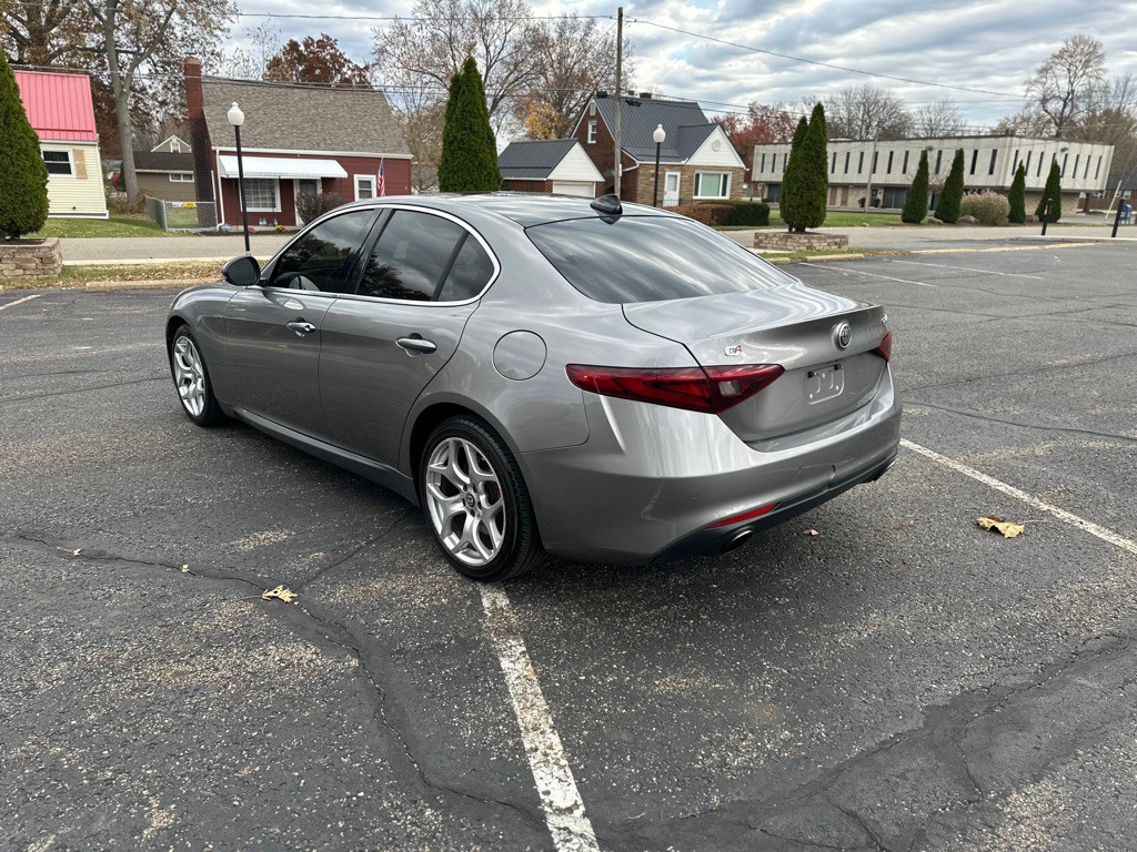 2018 Alfa Romeo Giulia Image 9