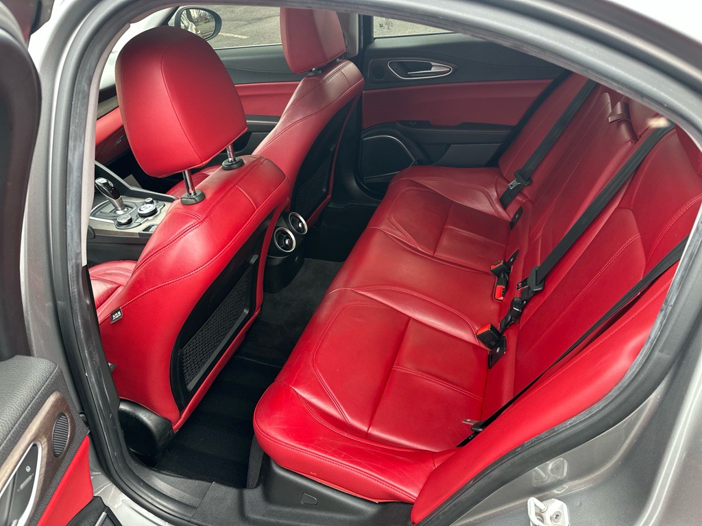 2018 Alfa Romeo Giulia Image 17