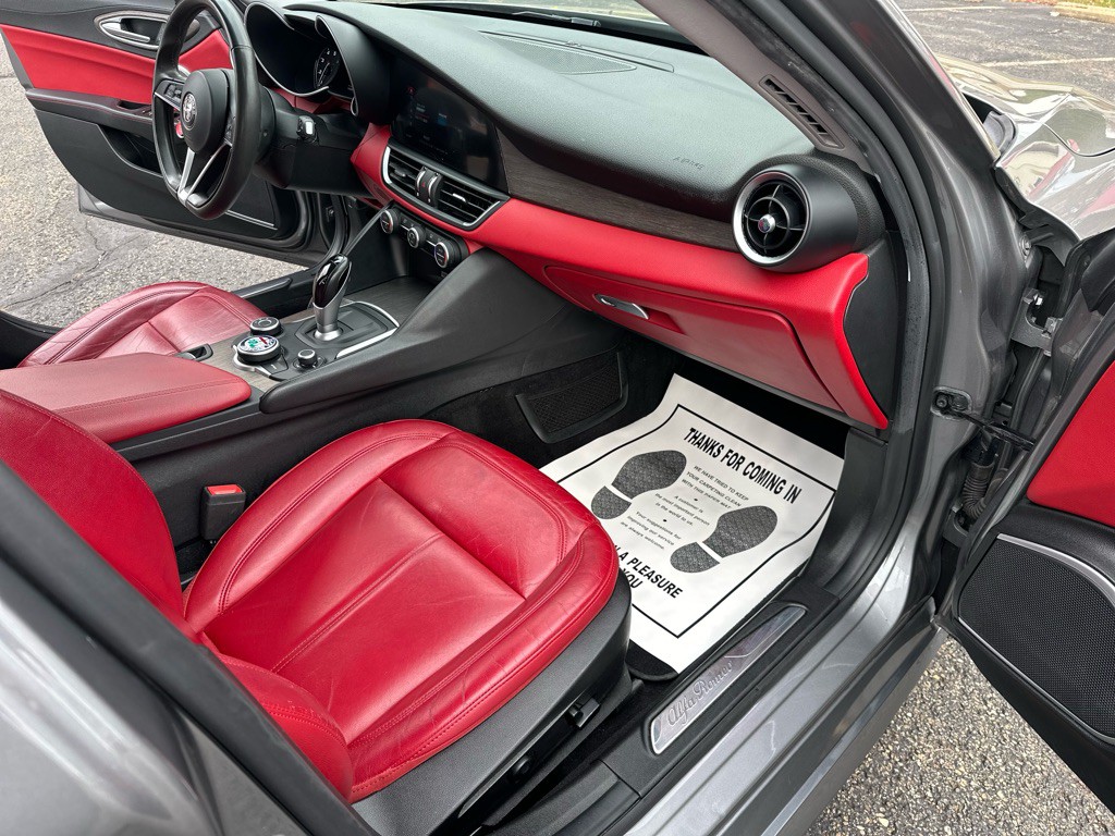 2018 Alfa Romeo Giulia Image 20