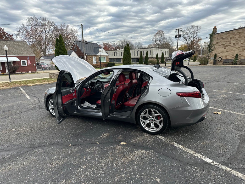 2018 Alfa Romeo Giulia Image 24