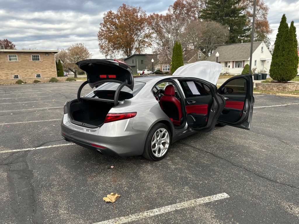 2018 Alfa Romeo Giulia Image 28