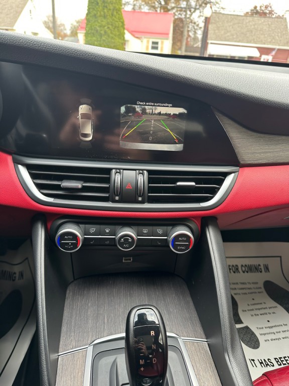 2018 Alfa Romeo Giulia Image 33