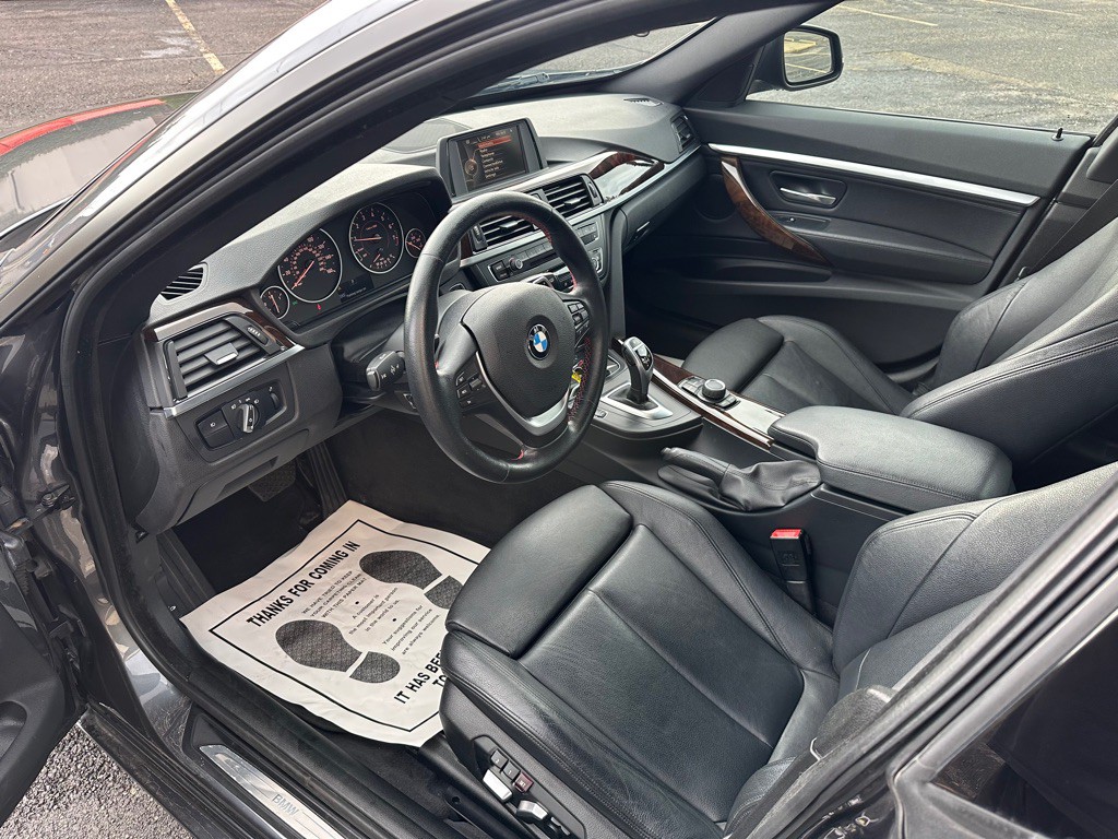2016 BMW 3 Series Image 11