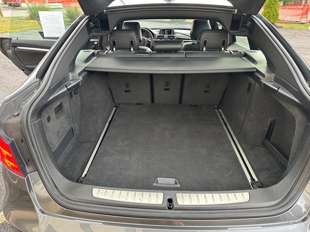 2016 BMW 3 Series Image 13