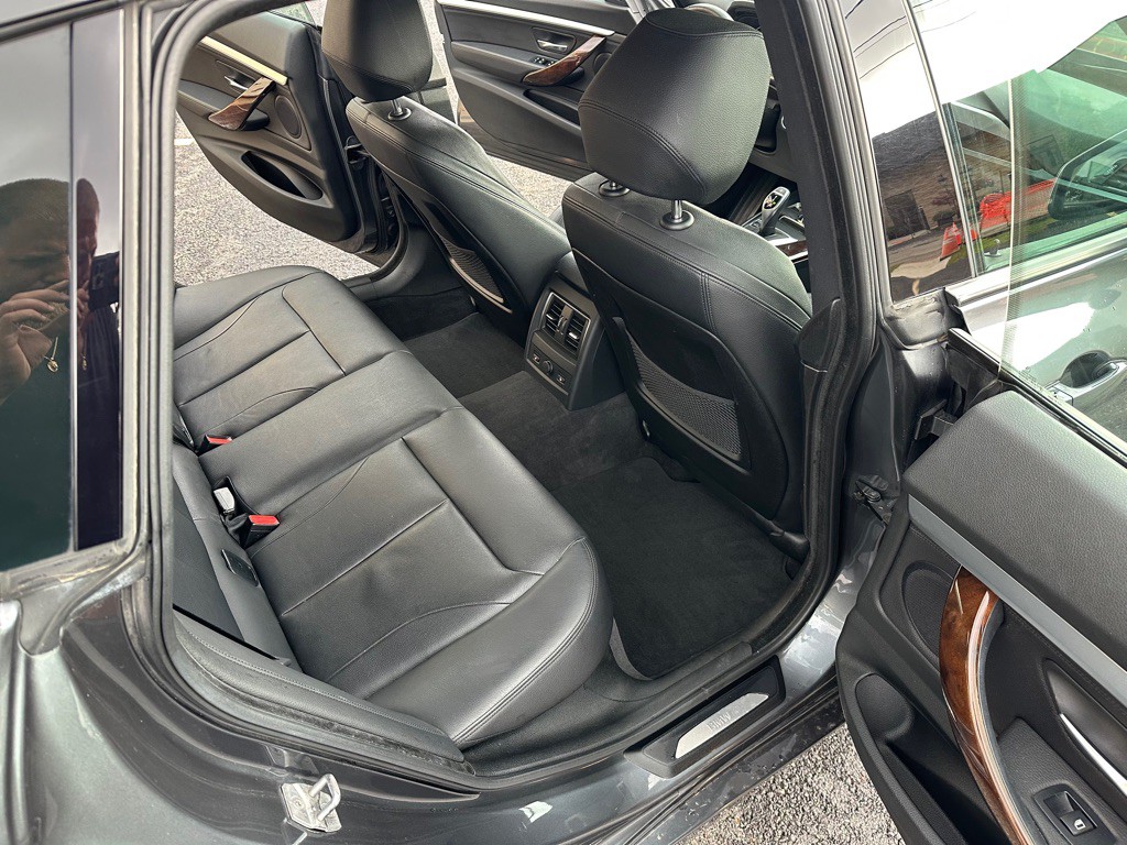 2016 BMW 3 Series Image 14